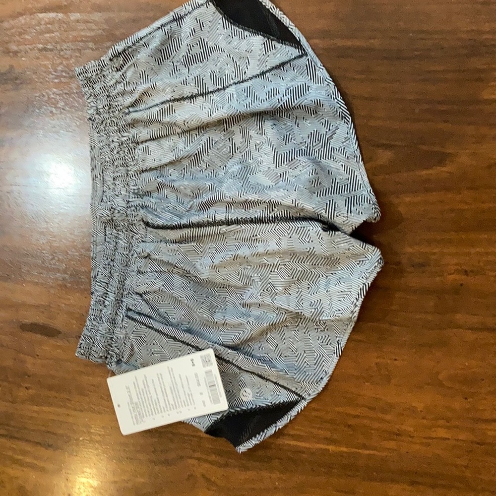 Lululemon Seawheeze Hotty Hot 🔥 Shorts RARE! NWT - Picture 1 of 6